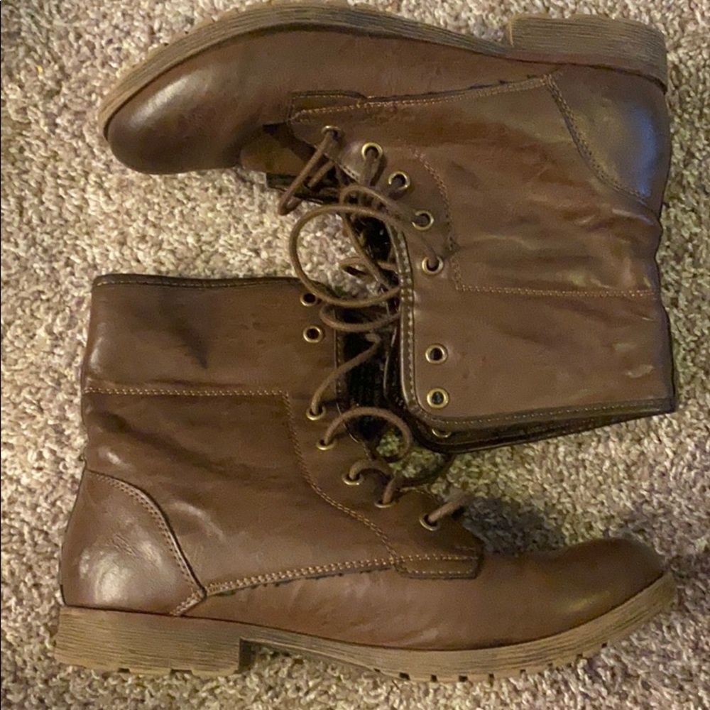 Combat boots